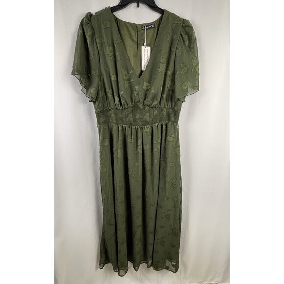 Simplee Plus 2XL Green Smocked Maxi Dress NWT Boho Floral Flutter Sleeve - Picture 1 of 7